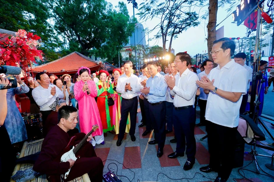 Hải Phòng: Khai mạc chuỗi hoạt động văn hóa đặc sắc tại dải vườn hoa trung tâm Hải Phòng: Khai mạc chuỗi hoạt động văn hóa đặc sắc tại dải vườn hoa trung tâm