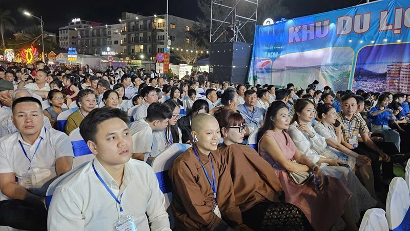 Hải Tiến-Khát vọng vươn xa Hải Tiến-Khát vọng vươn xa