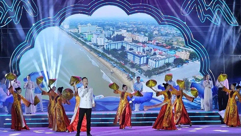 Hải Tiến-Khát vọng vươn xa Hải Tiến-Khát vọng vươn xa