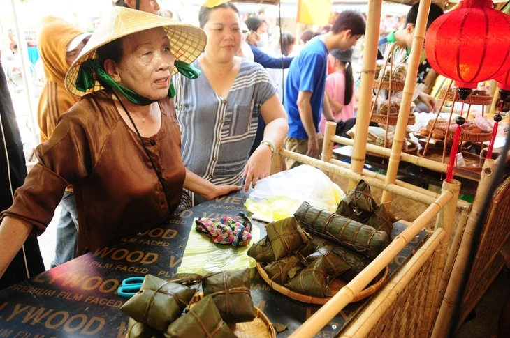 Hàng chục loại bánh dân gian xứ Quảng lần đầu xuất hiện tại ngày hội bánh Hội An Hàng chục loại bánh dân gian xứ Quảng lần đầu xuất hiện tại ngày hội bánh Hội An
