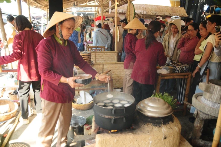 Hàng chục loại bánh dân gian xứ Quảng lần đầu xuất hiện tại ngày hội bánh Hội An Hàng chục loại bánh dân gian xứ Quảng lần đầu xuất hiện tại ngày hội bánh Hội An