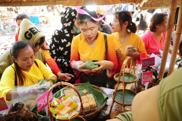 Hàng chục loại bánh dân gian xứ Quảng lần đầu xuất hiện tại ngày hội bánh Hội An Hàng chục loại bánh dân gian xứ Quảng lần đầu xuất hiện tại ngày hội bánh Hội An