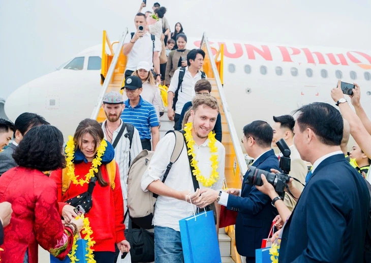 Hàng không tăng chuyến, Nha Trang đón làn sóng khách đổ về dịp lễ Hàng không tăng chuyến, Nha Trang đón làn sóng khách đổ về dịp lễ