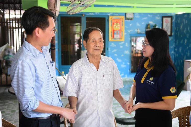 Hàng ngàn người dân Bàu Bàng đến với Phở yêu thương sau cơn mưa chiều