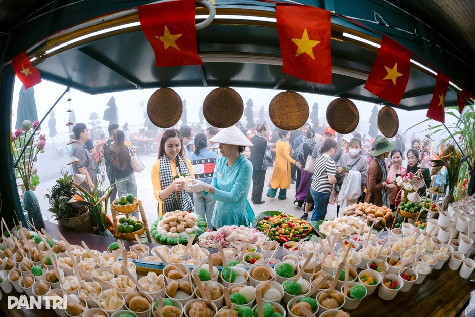 Hàng nghìn du khách đổ về núi Bà Đen ngày thứ 2 nghỉ lễ 2/9 Hàng nghìn du khách đổ về núi Bà Đen ngày thứ 2 nghỉ lễ 2/9