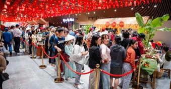 Hàng nghìn du khách đổ về núi Bà Đen ngày thứ 2 nghỉ lễ 2/9