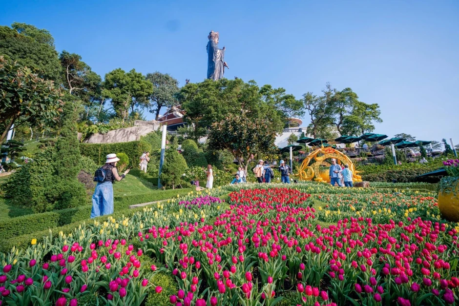 H&agrave;ng ngh&igrave;n người đến n&uacute;i B&agrave; Đen dịp v&iacute;a Thần T&agrave;i