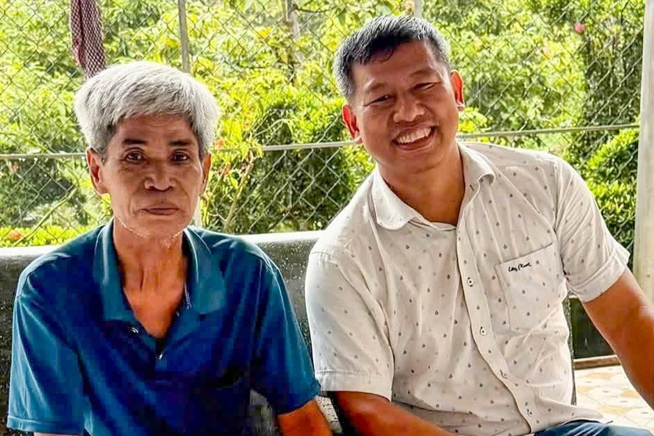 Hàng rào bông trang miền Tây đẹp như tranh khiến dân mạng mê mẩn Hàng rào bông trang miền Tây đẹp như tranh khiến dân mạng mê mẩn