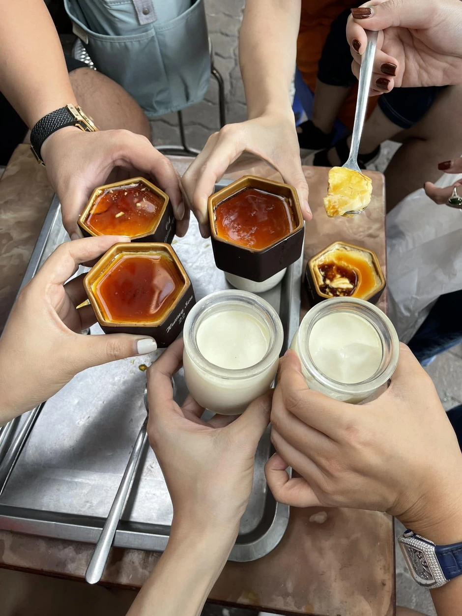 Hàng sữa tuổi thơ ở Giảng Võ khiến trai Nhật bị hút hồn Hàng sữa tuổi thơ ở Giảng Võ khiến trai Nhật bị hút hồn
