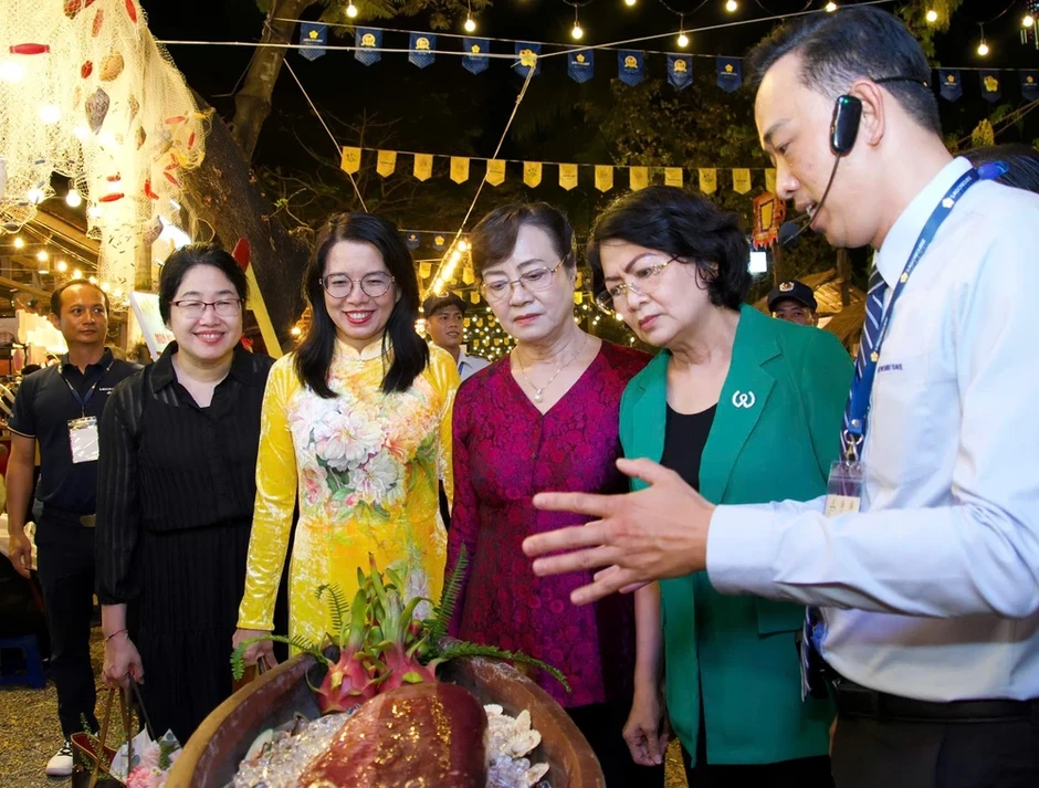 Hàng trăm món ngon hội tụ tại 'lễ hội ẩm thực đặc sắc nhất thế giới' Hàng trăm món ngon hội tụ tại 'lễ hội ẩm thực đặc sắc nhất thế giới'