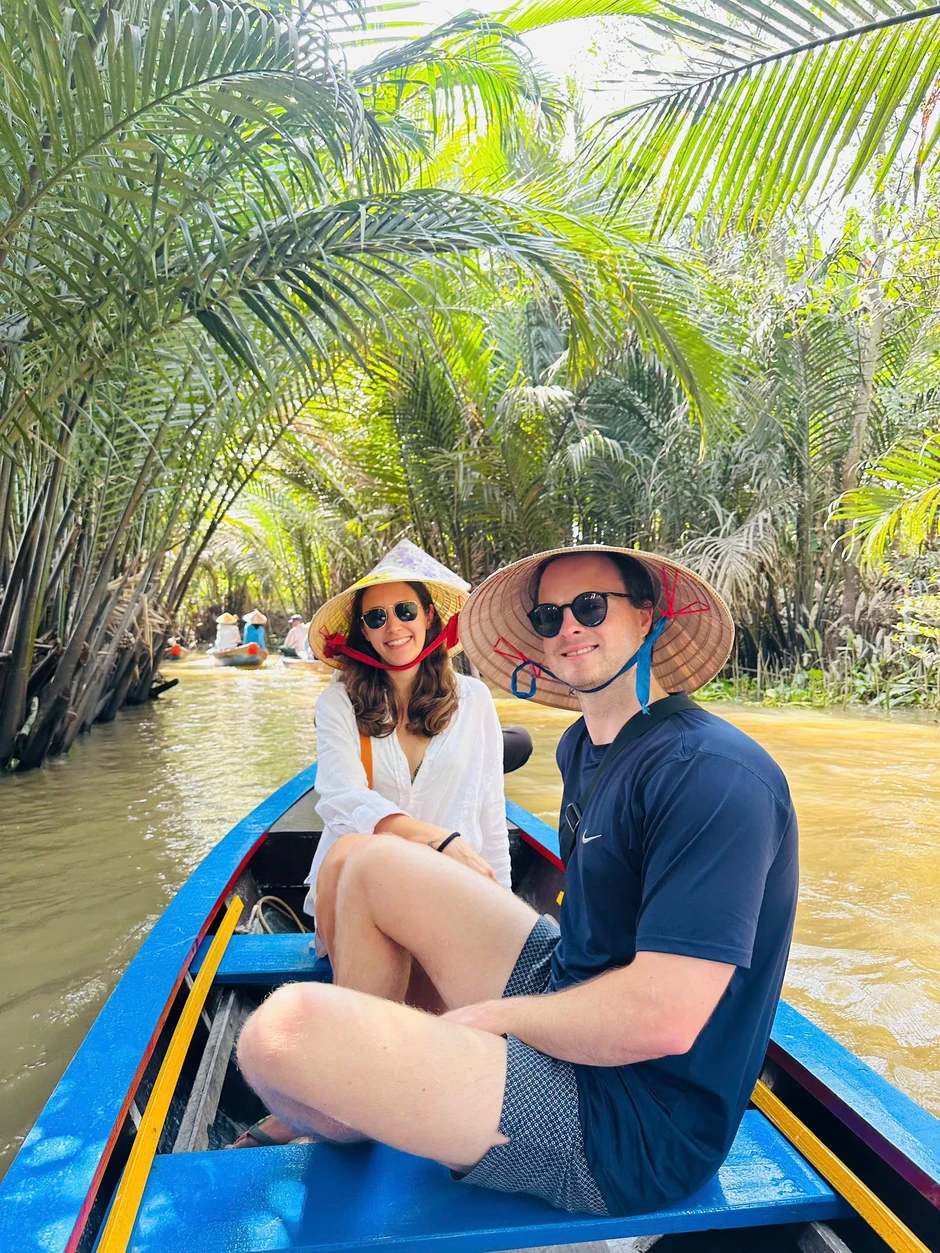 Hari Won hòa vào "cơn sốt" Cồn Thới Sơn, xếp hàng chụp ảnh xuồng ba lá