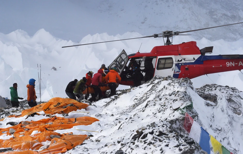Hé lộ thủ đoạn gây sốc trong vụ "đầu độc" du khách trên đỉnh Everest Hé lộ thủ đoạn gây sốc trong vụ "đầu độc" du khách trên đỉnh Everest
