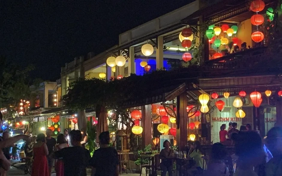 Hội An chuẩn bị cho Lễ hội đèn lồng quốc tế đầu tiên Hội An chuẩn bị cho Lễ hội đèn lồng quốc tế đầu tiên