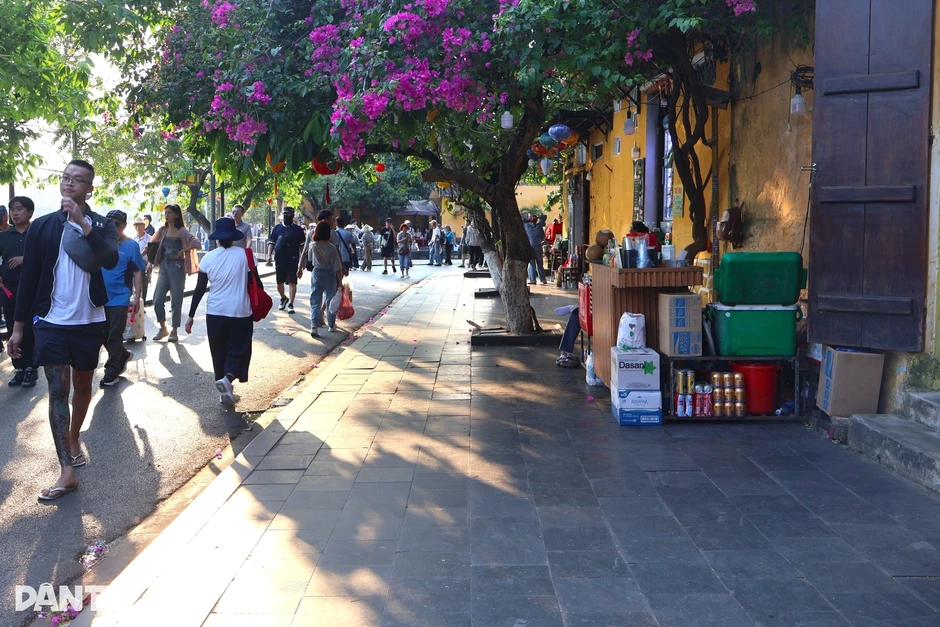 Hội An lập lại trật tự vỉa hè, không dẹp sạch hàng rong