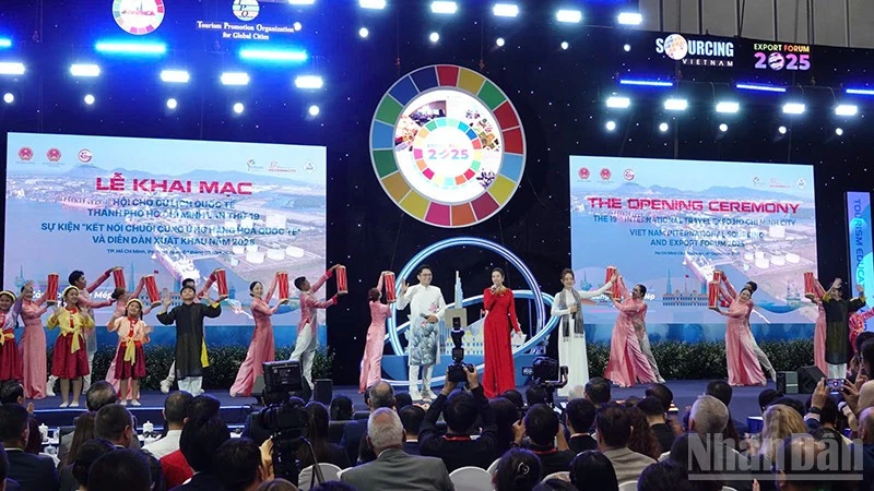 Hội chợ du lịch quốc tế Thành phố Hồ Chí Minh tròn 20 năm hình thành và phát triển Hội chợ du lịch quốc tế Thành phố Hồ Chí Minh tròn 20 năm hình thành và phát triển