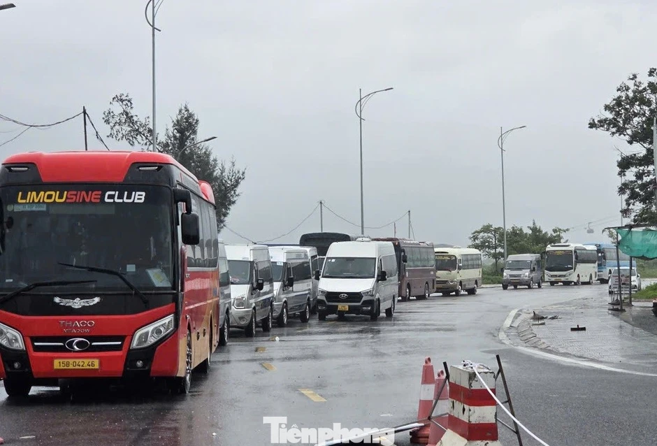 Hơn 1.700 du khách kẹt trên đảo Cát Bà Hơn 1.700 du khách kẹt trên đảo Cát Bà