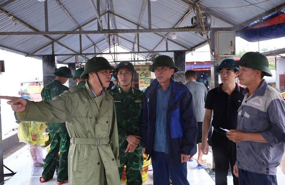 Hơn 1.700 du khách kẹt trên đảo Cát Bà Hơn 1.700 du khách kẹt trên đảo Cát Bà