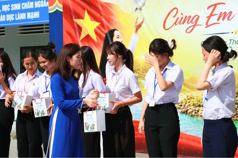 Kết nối di sản và du lịch từ tà áo dài Việt Nam Kết nối di sản và du lịch từ tà áo dài Việt Nam