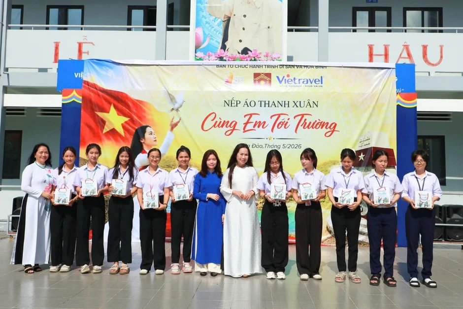 Kết nối di sản và du lịch từ tà áo dài Việt Nam Kết nối di sản và du lịch từ tà áo dài Việt Nam