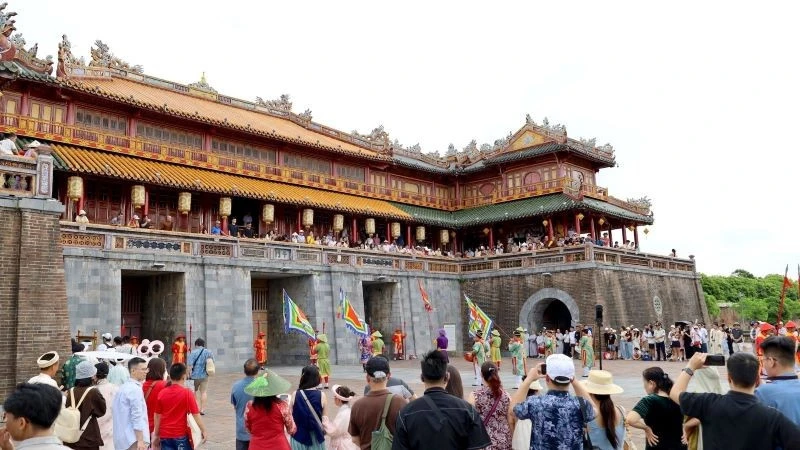 Kết nối lữ hành, mở rộng không gian phát triển du lịch Huế Kết nối lữ hành, mở rộng không gian phát triển du lịch Huế