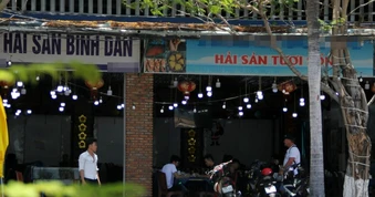 Kết quả kiểm tra nhà hàng bị phản ánh "bếp nhếch nhác, nhân viên cởi trần"