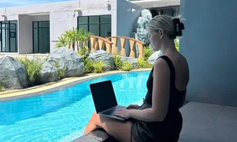 Khách Anh thoát gánh nặng cơm áo nhờ chuyển đến Bangkok