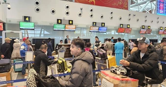 Khách đến quá đông khiến sân bay quá tải, Đà Nẵng đề nghị gỡ khó