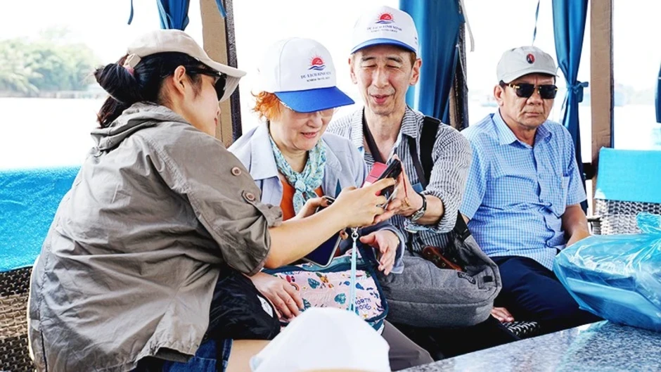 Khách đông chưa đủ