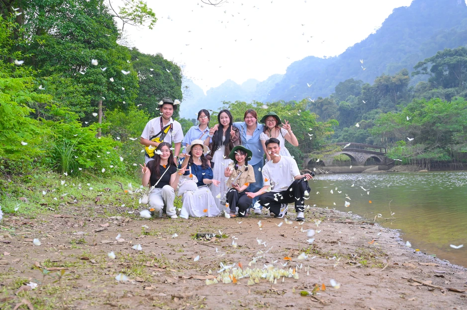 Khách Hà Nội dậy từ 4h, di chuyển 100km đến Cúc Phương chụp ảnh với bướm Khách Hà Nội dậy từ 4h, di chuyển 100km đến Cúc Phương chụp ảnh với bướm