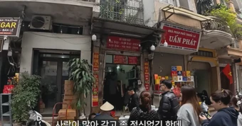 Khách Hàn đến Hà Nội 3 ngày tăng 5kg, nói gì về 5 quán ăn phải xếp hàng dài?