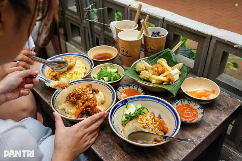 Khách Hàn mê “xôi nhà giàu” nổi tiếng ở TPHCM, gọi thêm suất vì quá ngon Khách Hàn mê “xôi nhà giàu” nổi tiếng ở TPHCM, gọi thêm suất vì quá ngon