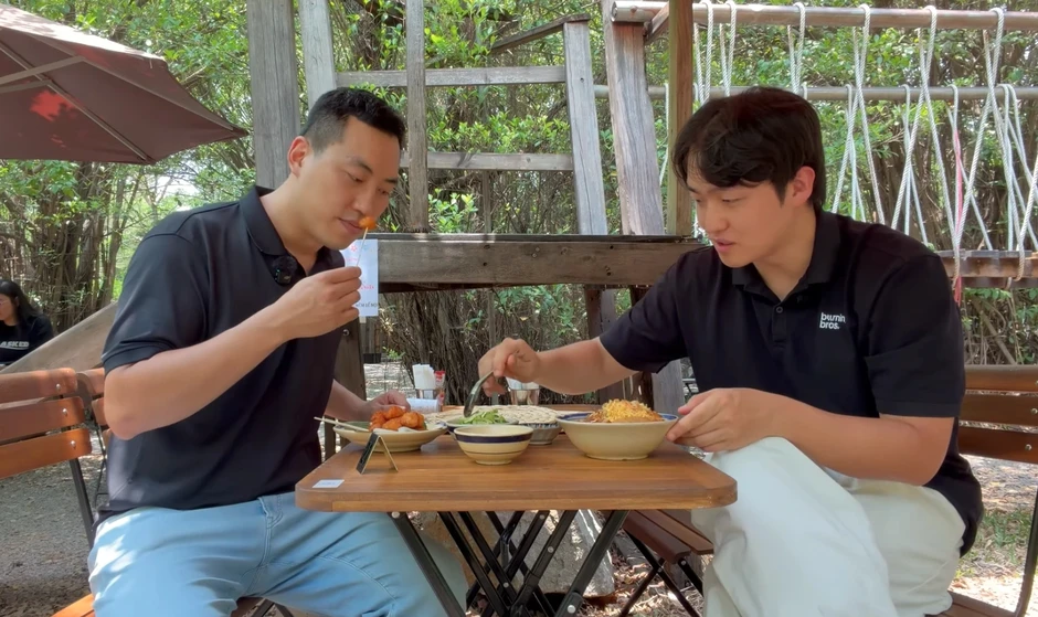 Khách Hàn mê “xôi nhà giàu” nổi tiếng ở TPHCM, gọi thêm suất vì quá ngon Khách Hàn mê “xôi nhà giàu” nổi tiếng ở TPHCM, gọi thêm suất vì quá ngon