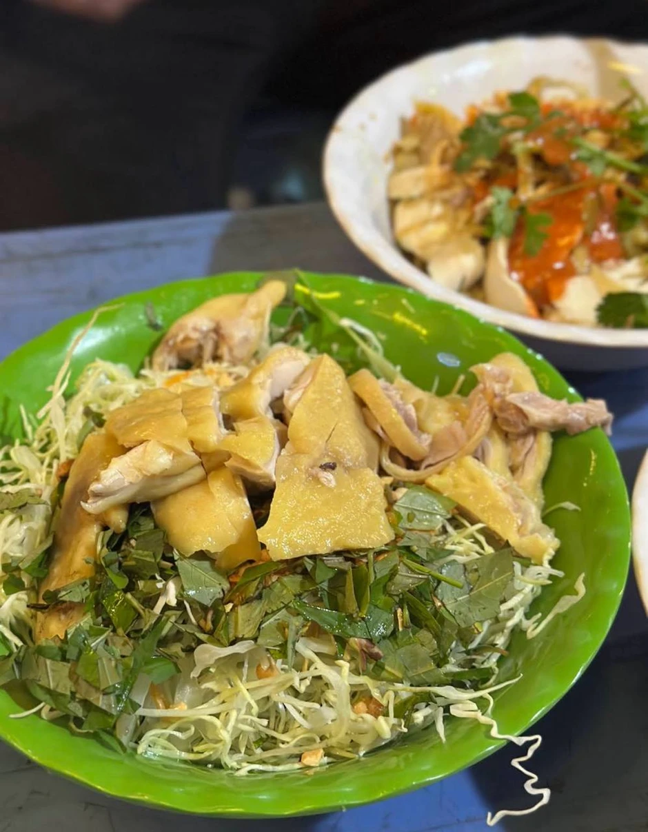 Khách Nhật ăn phở gà Hà Nội rồi ví như "say nắng một cô bé kém tuổi", mê đến mức muốn ăn liền 3 bát Khách Nhật ăn phở gà Hà Nội rồi ví như "say nắng một cô bé kém tuổi", mê đến mức muốn ăn liền 3 bát