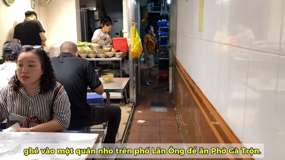 Khách Nhật ăn phở gà Hà Nội rồi ví như "say nắng một cô bé kém tuổi", mê đến mức muốn ăn liền 3 bát Khách Nhật ăn phở gà Hà Nội rồi ví như "say nắng một cô bé kém tuổi", mê đến mức muốn ăn liền 3 bát