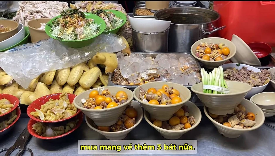 Khách Nhật ăn phở gà Hà Nội rồi ví như "say nắng một cô bé kém tuổi", mê đến mức muốn ăn liền 3 bát Khách Nhật ăn phở gà Hà Nội rồi ví như "say nắng một cô bé kém tuổi", mê đến mức muốn ăn liền 3 bát