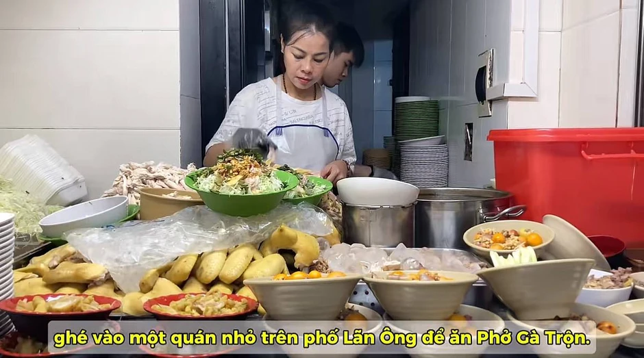 Khách Nhật ăn phở gà Hà Nội rồi ví như "say nắng một cô bé kém tuổi", mê đến mức muốn ăn liền 3 bát Khách Nhật ăn phở gà Hà Nội rồi ví như "say nắng một cô bé kém tuổi", mê đến mức muốn ăn liền 3 bát