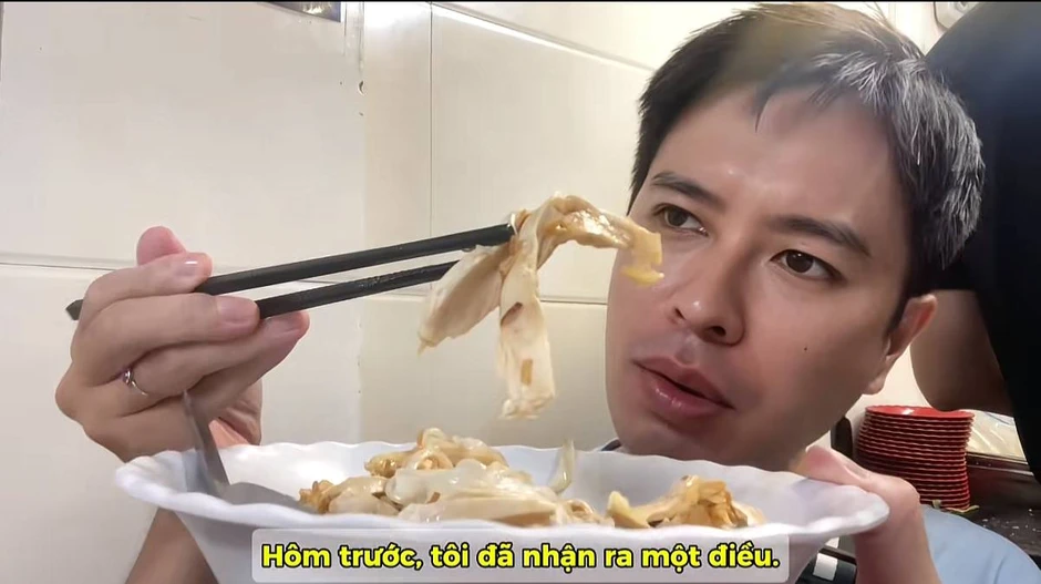 Khách Nhật ăn phở gà Hà Nội rồi ví như "say nắng một cô bé kém tuổi", mê đến mức muốn ăn liền 3 bát Khách Nhật ăn phở gà Hà Nội rồi ví như "say nắng một cô bé kém tuổi", mê đến mức muốn ăn liền 3 bát