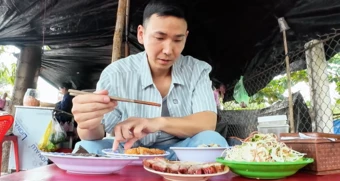 Khách Nhật thử đặc sản 'kén người ăn' ở Vĩnh Long, bất ngờ với mức giá