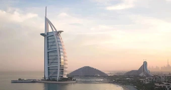 Khách sạn biểu tượng của Dubai tạm đóng cửa