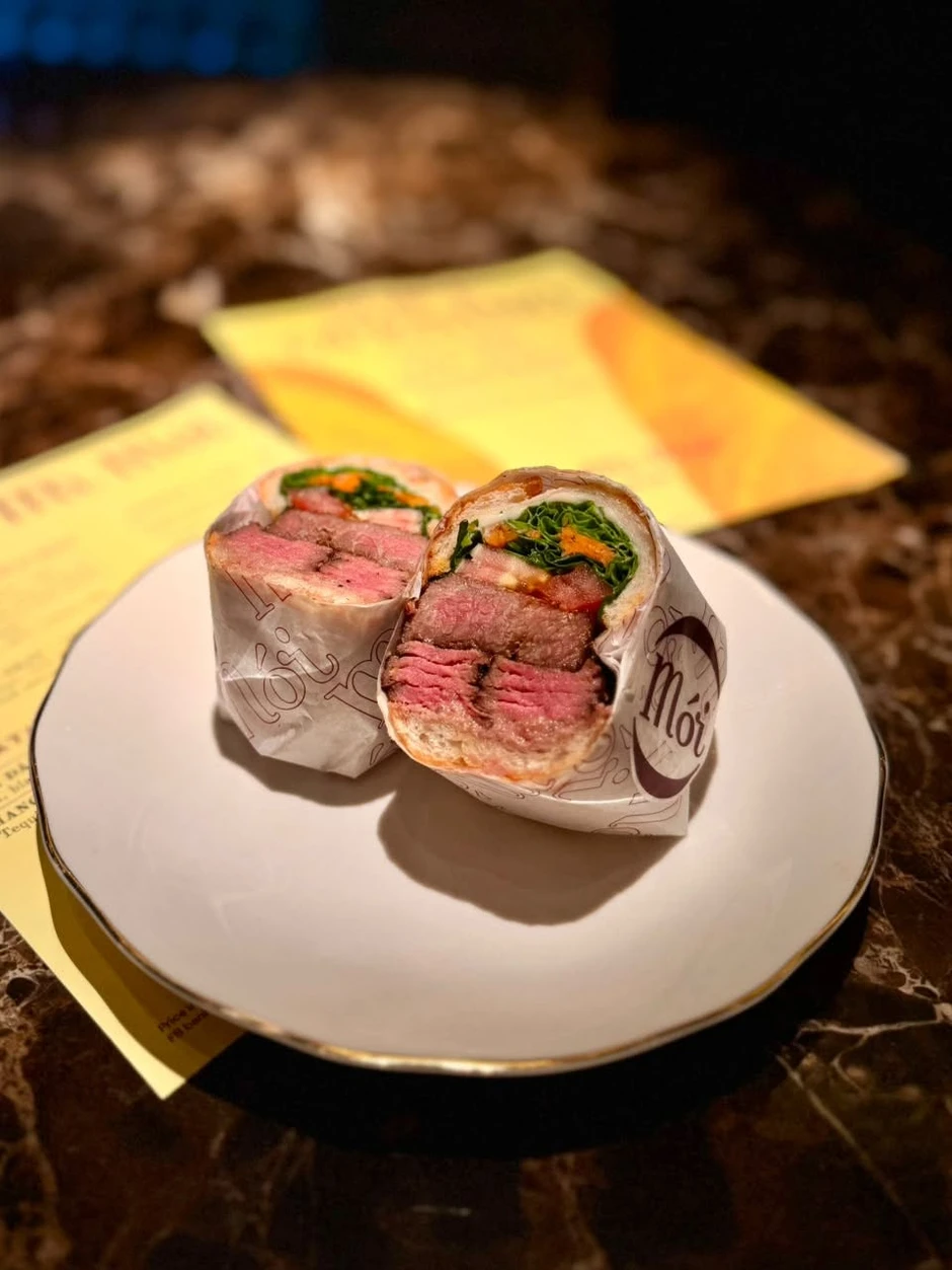 Khách Tây bình chọn bánh mì đắt nhất Việt Nam Khách Tây bình chọn bánh mì đắt nhất Việt Nam