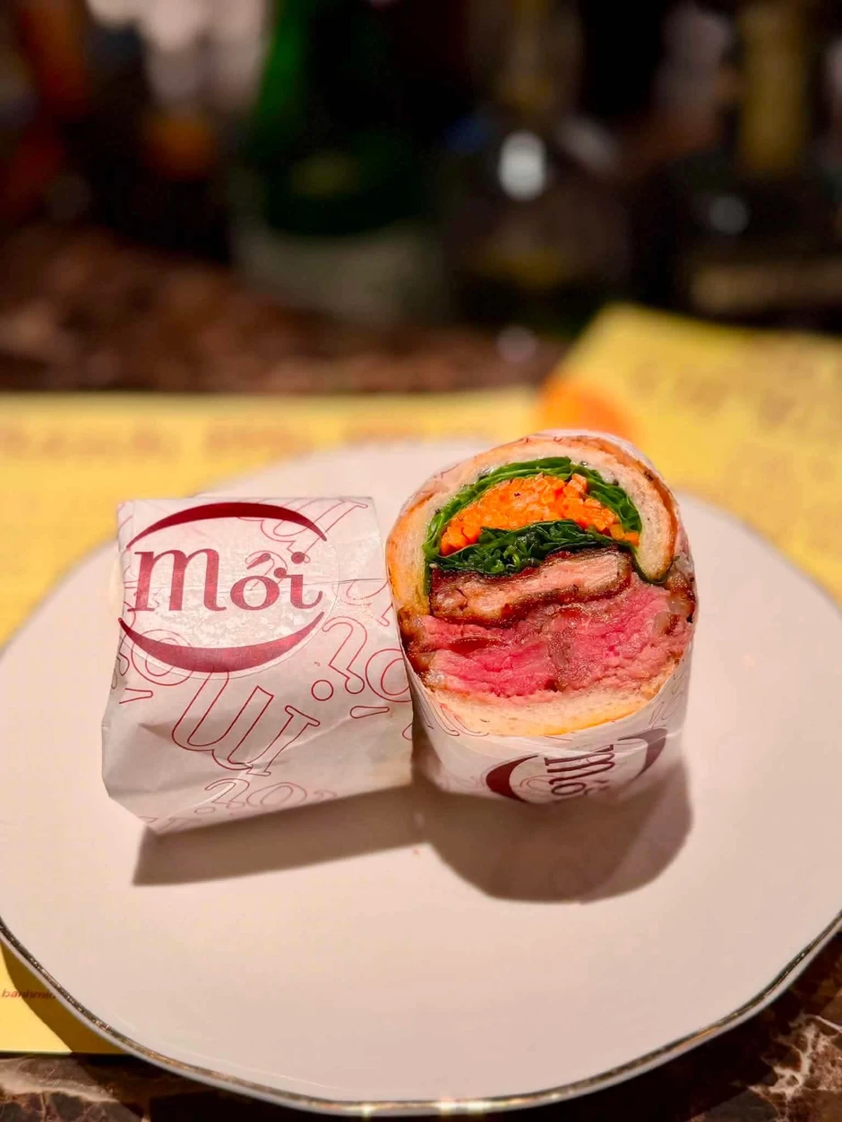 Khách Tây bình chọn bánh mì đắt nhất Việt Nam Khách Tây bình chọn bánh mì đắt nhất Việt Nam