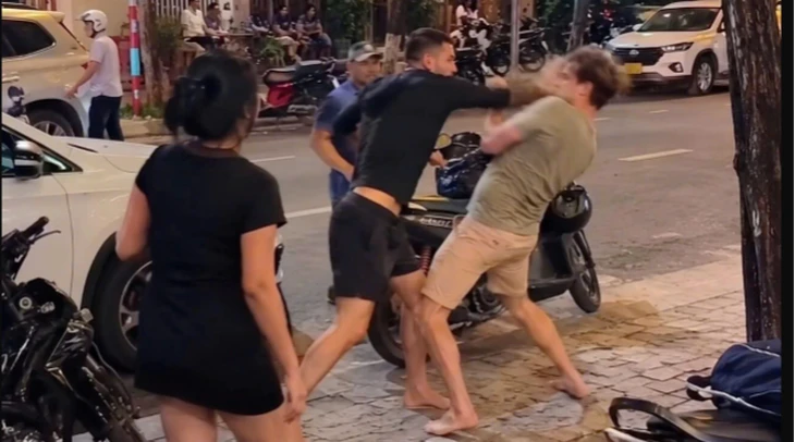 Khách Tây 'quậy phá' ở Đà Nẵng: Nhiều người thiếu tôn trọng pháp luật Việt Nam Khách Tây 'quậy phá' ở Đà Nẵng: Nhiều người thiếu tôn trọng pháp luật Việt Nam