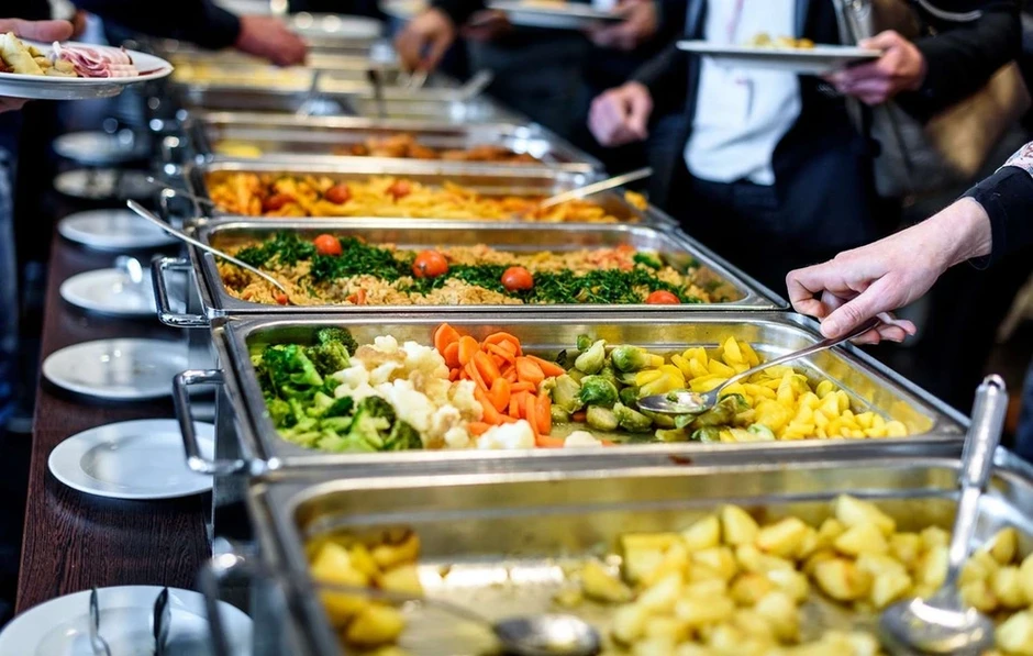 Khách Trung Quốc ăn buffet đòi gói mang về, bị nhắc nhở quay ra đánh người Khách Trung Quốc ăn buffet đòi gói mang về, bị nhắc nhở quay ra đánh người