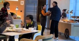 Khách Trung Quốc ăn buffet đòi gói mang về, bị nhắc nhở quay ra đánh người