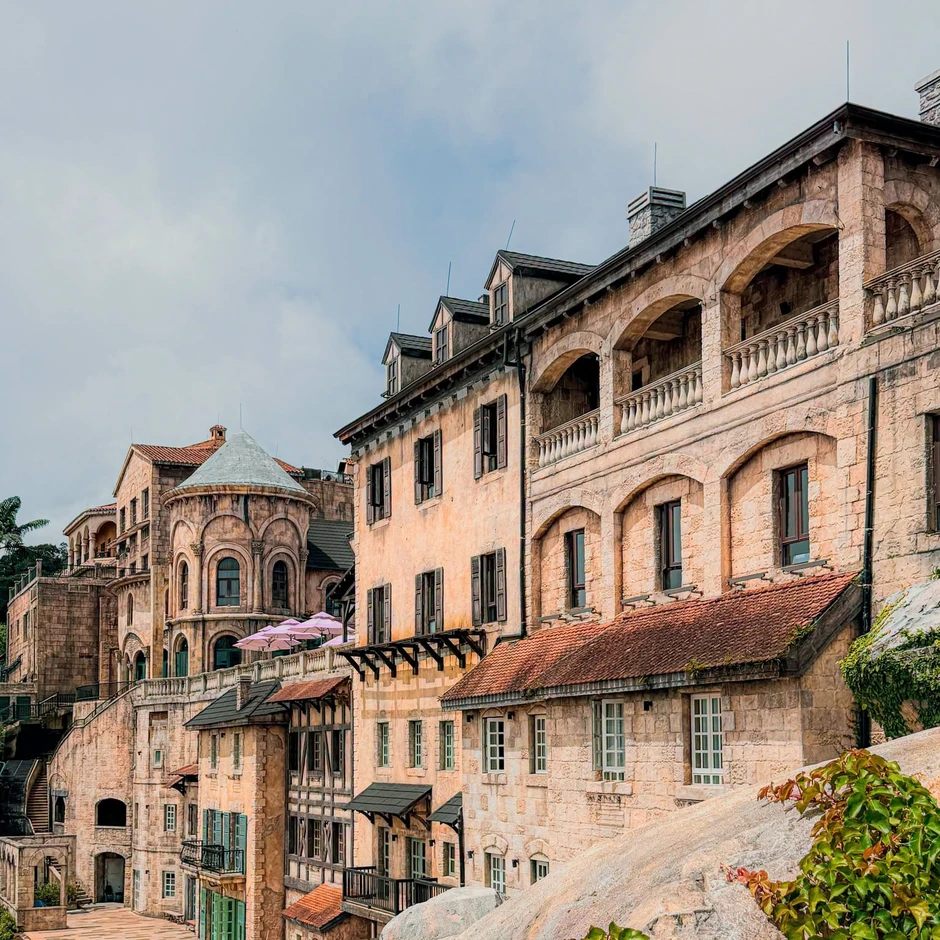 Khám phá Mercure Danang French Village Bana Hills: Ngôi làng Pháp trên đỉnh Bà Nà Khám phá Mercure Danang French Village Bana Hills: Ngôi làng Pháp trên đỉnh Bà Nà