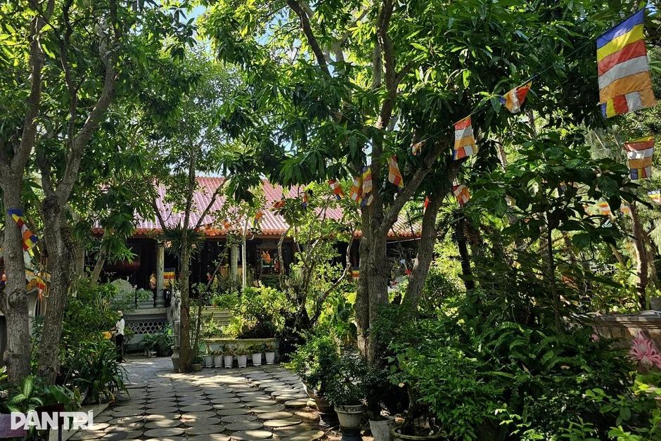Khám phá ngôi chùa được nước biển bao quanh bốn bề Khám phá ngôi chùa được nước biển bao quanh bốn bề