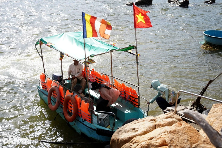 Khám phá ngôi chùa được nước biển bao quanh bốn bề Khám phá ngôi chùa được nước biển bao quanh bốn bề