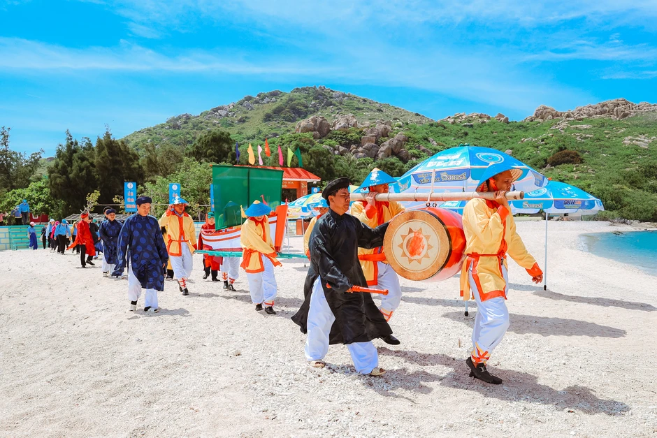 Khám phá nơi chim Yến làm tổ - Một trải nghiệm khác biệt ở Khánh Hòa Khám phá nơi chim Yến làm tổ - Một trải nghiệm khác biệt ở Khánh Hòa