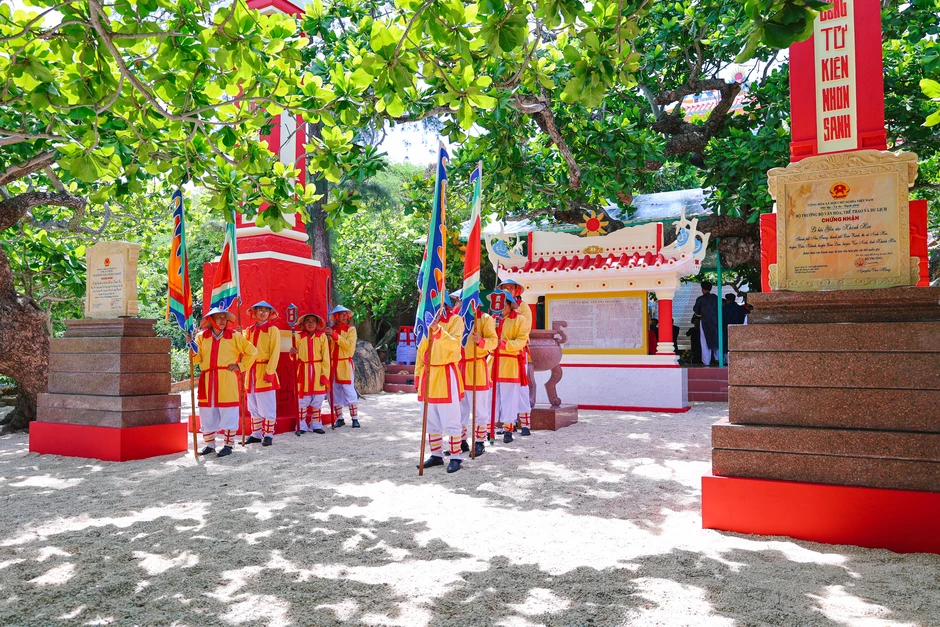 Khám phá nơi chim Yến làm tổ - Một trải nghiệm khác biệt ở Khánh Hòa Khám phá nơi chim Yến làm tổ - Một trải nghiệm khác biệt ở Khánh Hòa