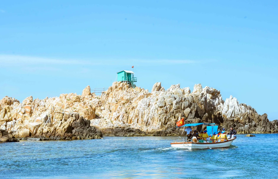Khám phá nơi chim Yến làm tổ - Một trải nghiệm khác biệt ở Khánh Hòa Khám phá nơi chim Yến làm tổ - Một trải nghiệm khác biệt ở Khánh Hòa